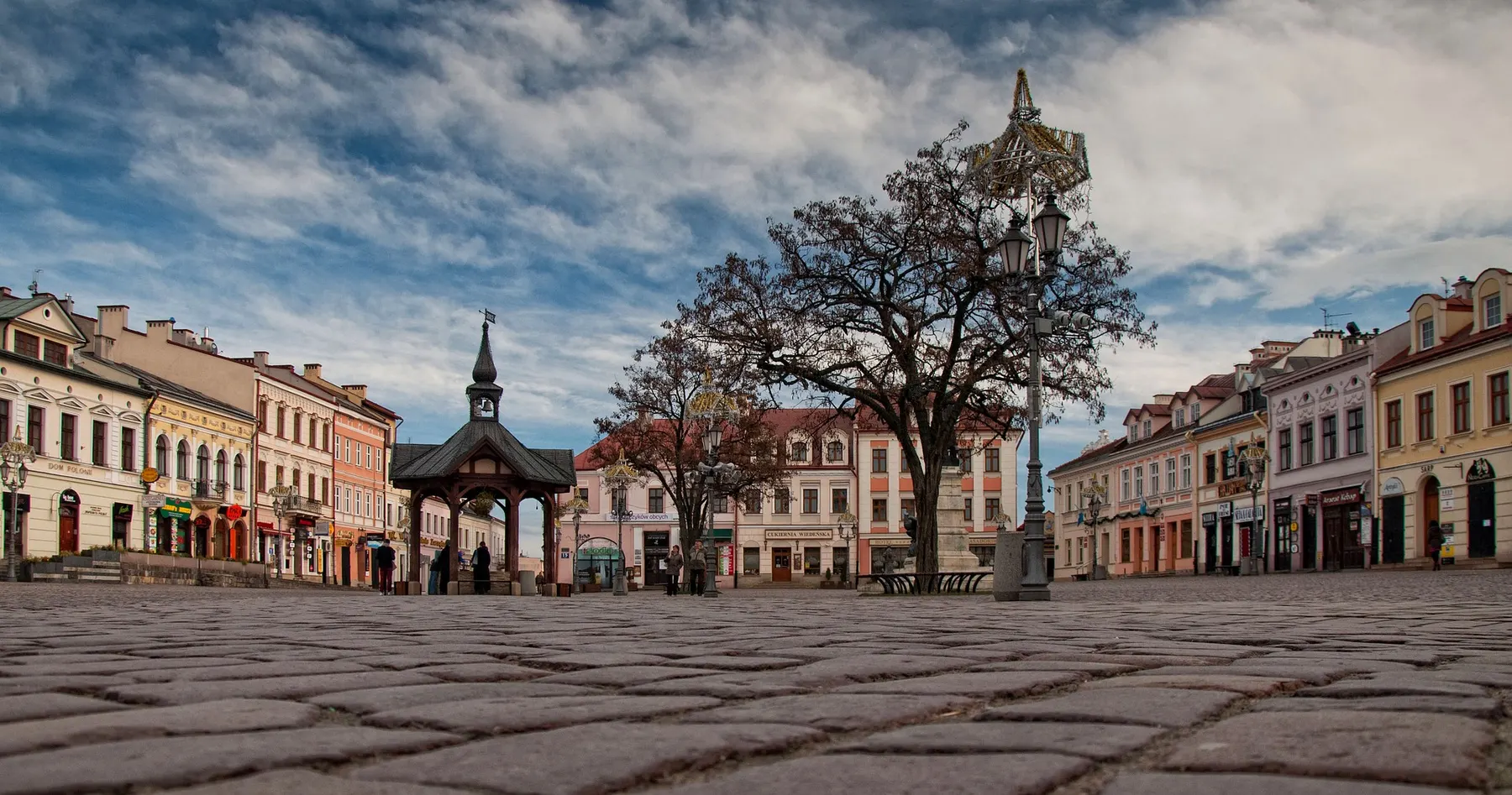 Zabytkowe kamienice wokół Rynku w Rzeszowie